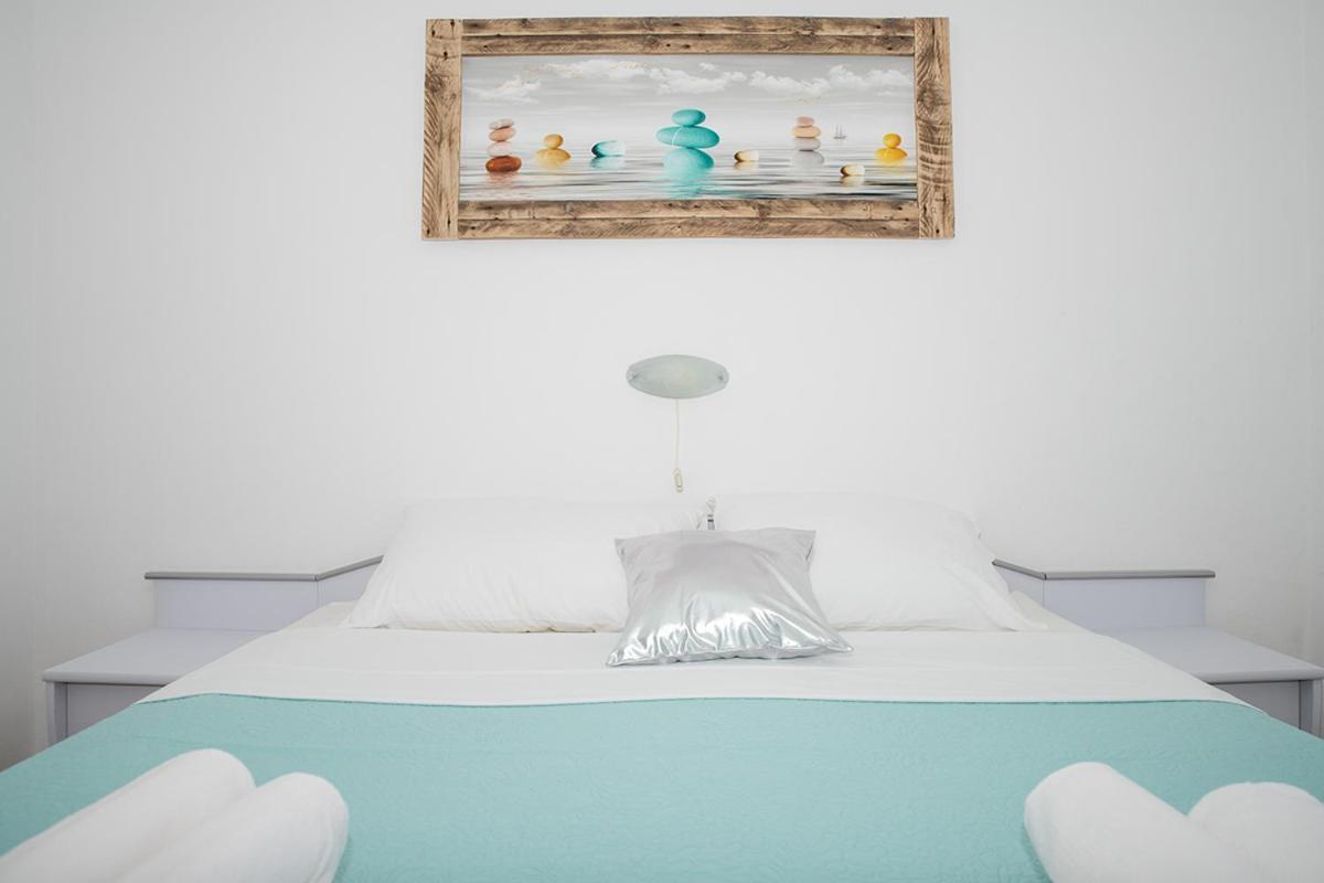 Apartman Mira I Denis Supetarska Draga Esterno foto